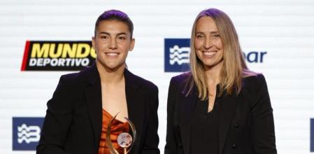 Patri Guijarro, Barcelona midfielder, attended this Monday the III Women's Gala of European football Mundo Deportivo in which she received the Agbar Talent Trophy, which she received from Sandra Llobell, Director of Communication and Marketing of Aigües de Barcelona.  Despite having already won many titles, he remains hungry for more.